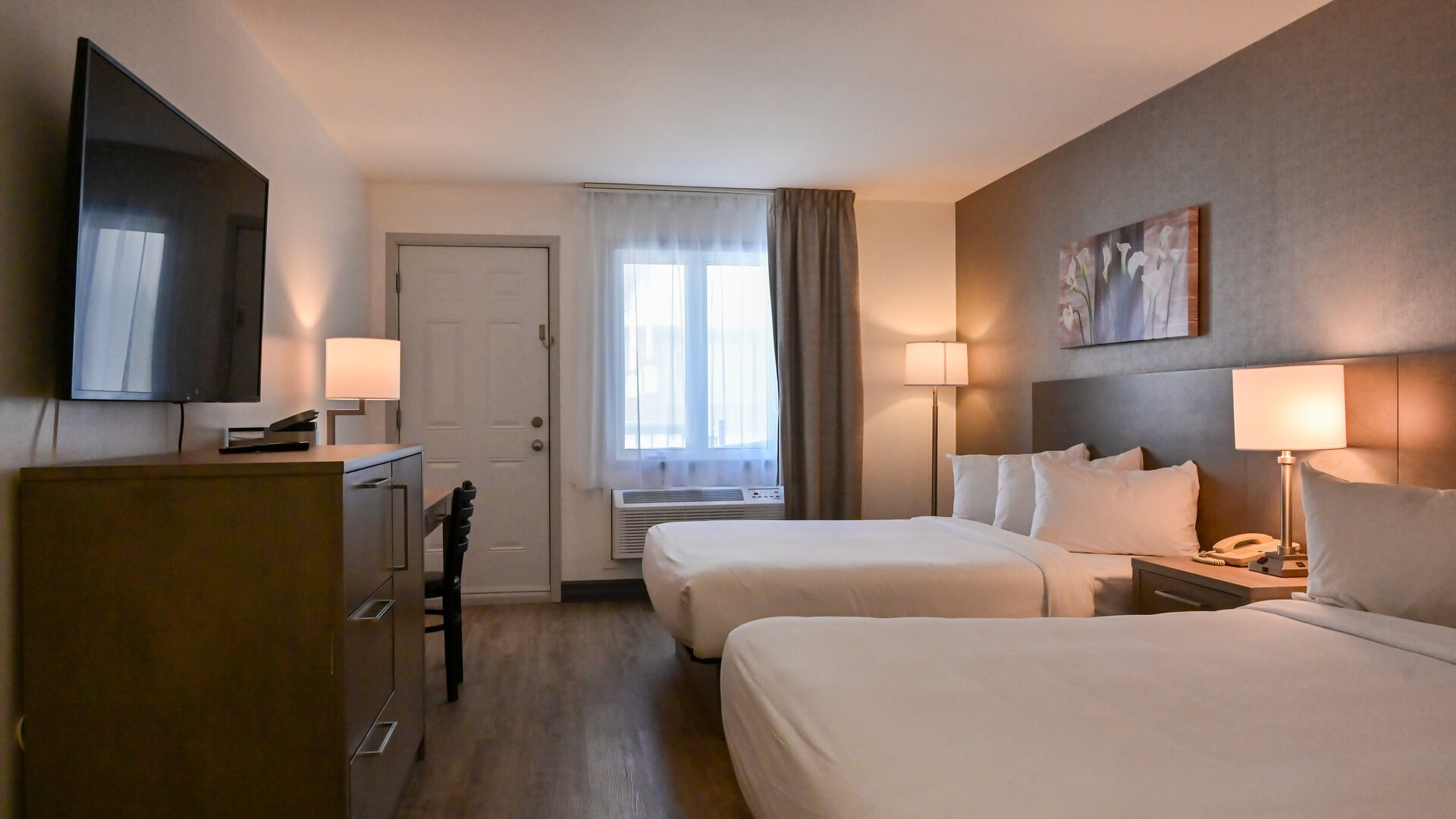 Chambre à 2 grands lits (Queen) avec porte extérieur